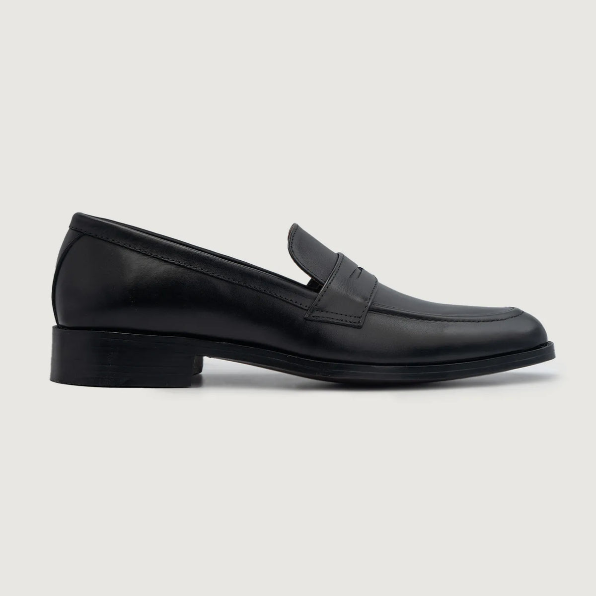 Black Full-Grain leather Loafers - 固特异沿条缝制工艺与鞋头细节