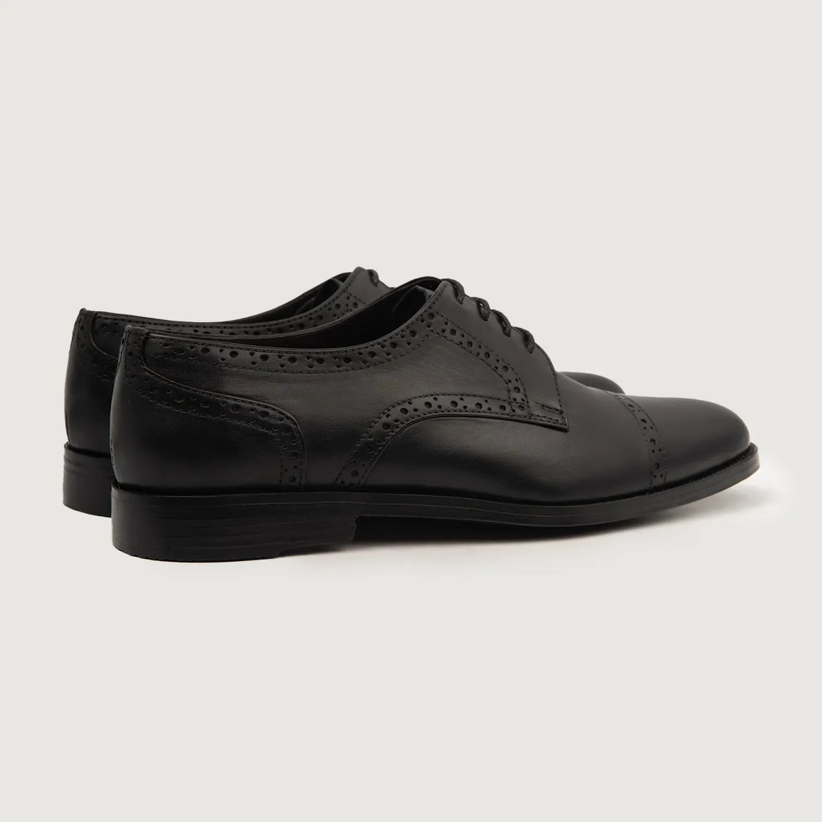 High-Traction Rubber Outsole & Lug Tread Pattern on Dirk Brogues 真皮德比皮鞋 男士