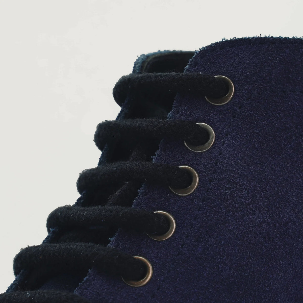 High-Traction Rubber Outsole & Lug Tread Pattern on Knight Derby Midnight 深海蓝 Suede 真皮工装靴马丁靴 男士 For Men