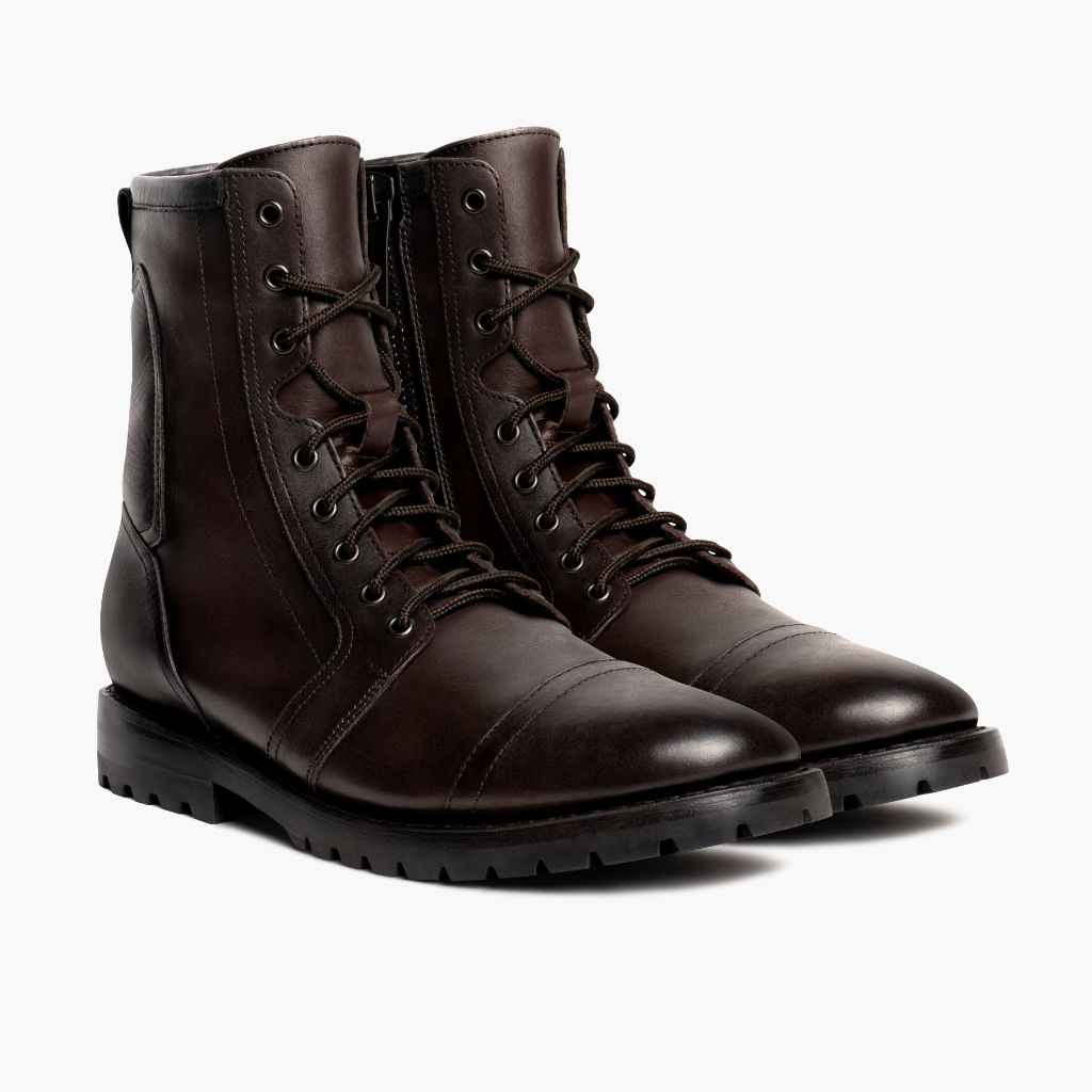Casa Moto Old English 真皮工装靴马丁靴 男士 in Classic Full-Grain Leather - 正面版型与定制立体剪裁轮廓 | 官方商城选购
