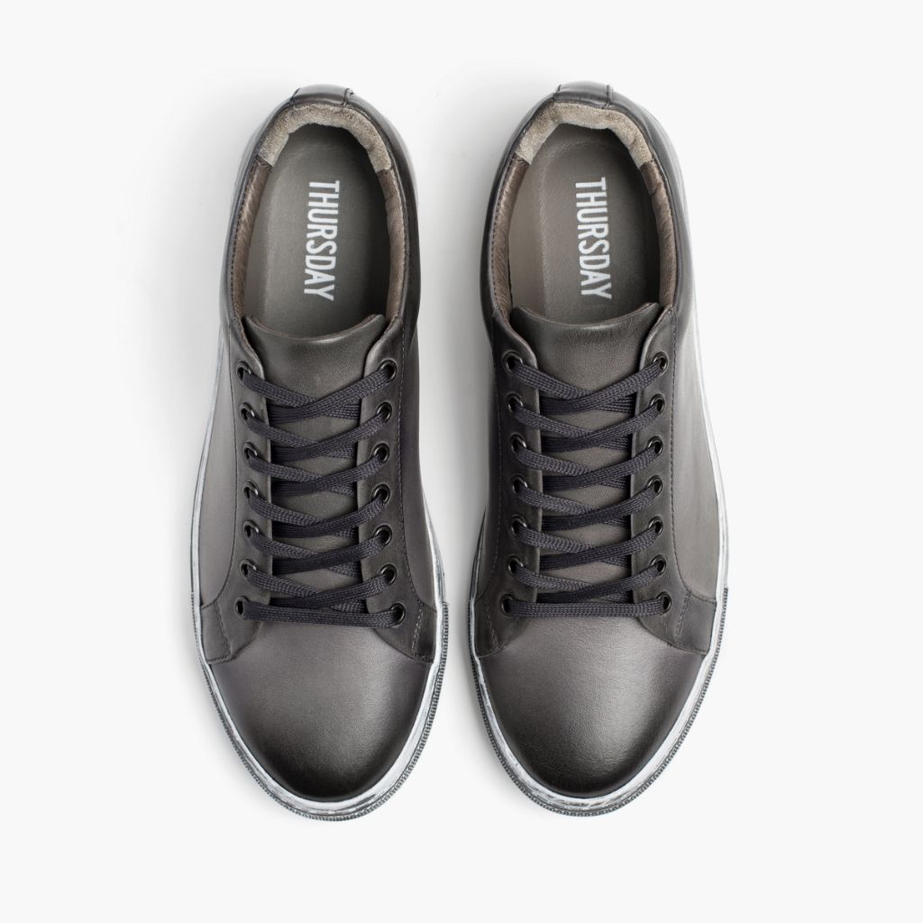 Premier Low Top Distressed Grey 真皮休闲板鞋运动鞋 男士 For Men - 加固鞋跟护壁与高密度双排走线细节