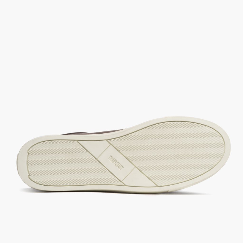 High-Traction Rubber Outsole & Lug Tread Pattern on Premier Low Top Coffee 真皮休闲板鞋运动鞋 男士 For Men