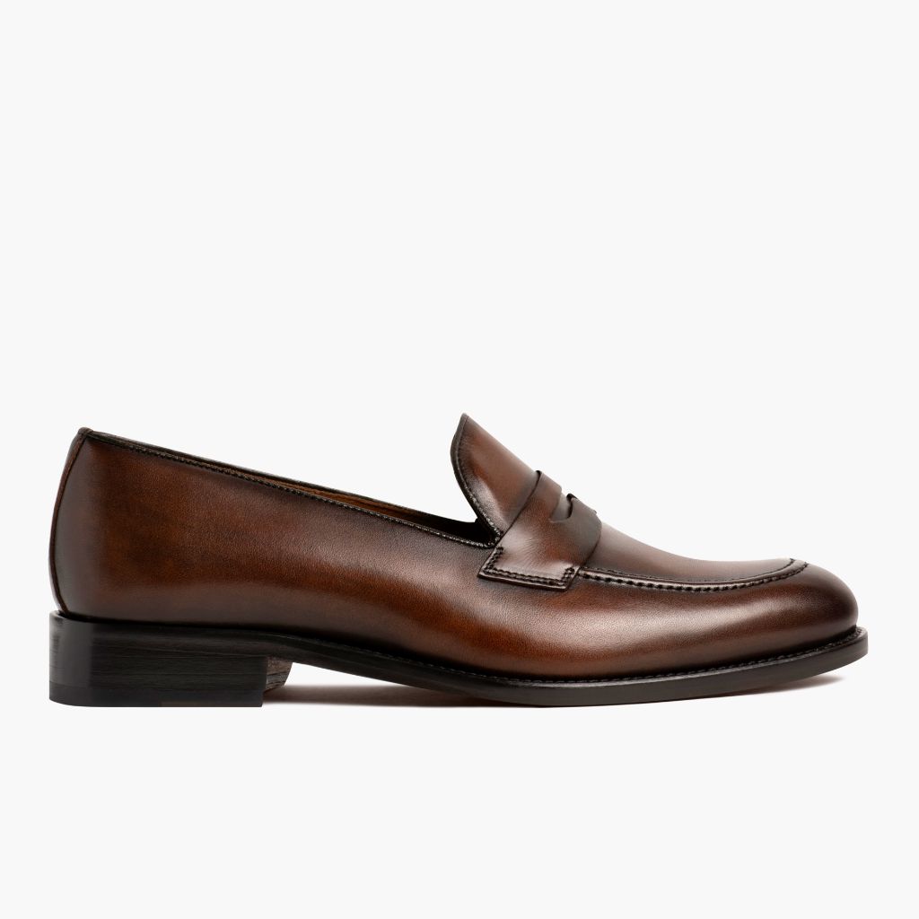 Classic Full-Grain leather Sneakers - 固特异沿条缝制工艺与鞋头细节