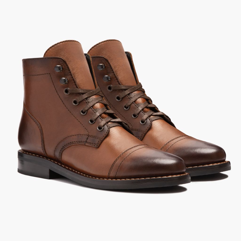Classic Full-Grain leather Boots - 固特异沿条缝制工艺与鞋头细节
