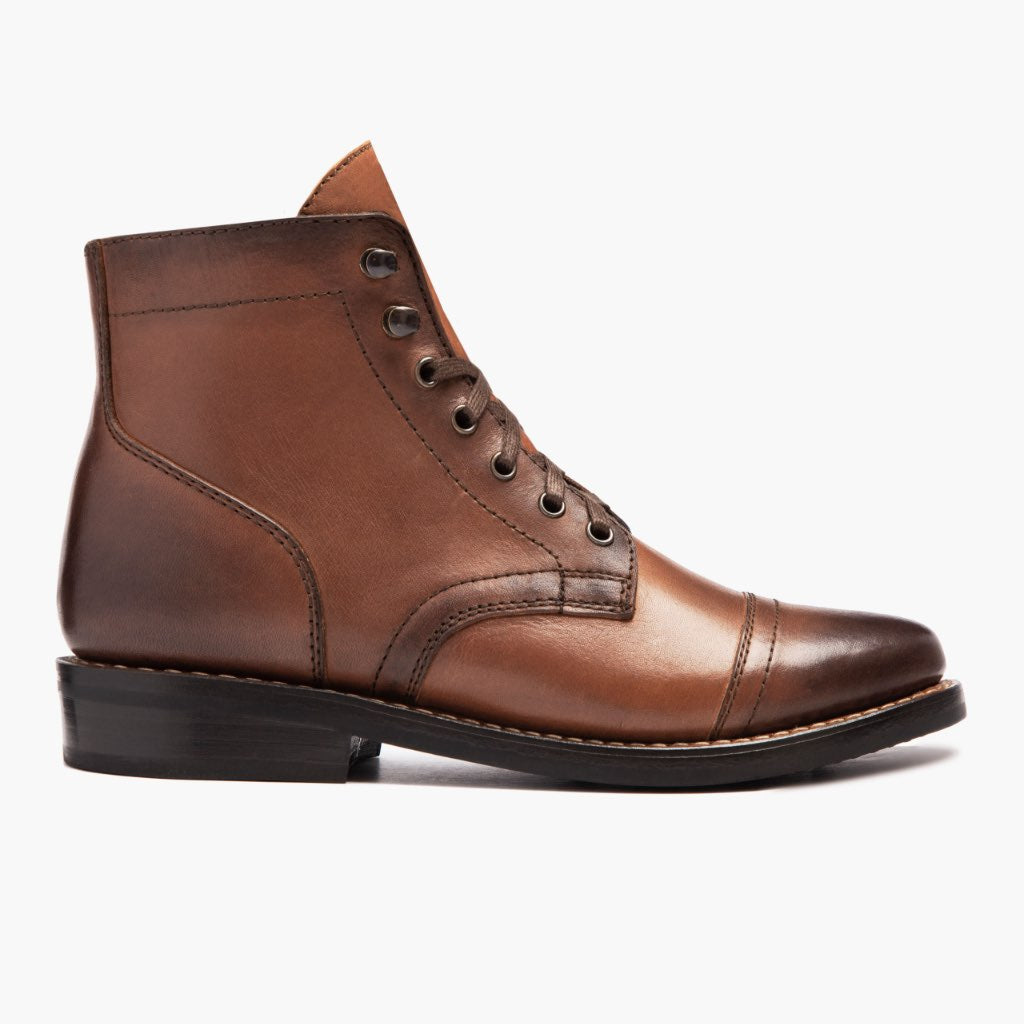Captain Brandy 真皮工装靴马丁靴 女士 in Classic Full-Grain Leather - 侧面轮廓视角 | 官方商城选购