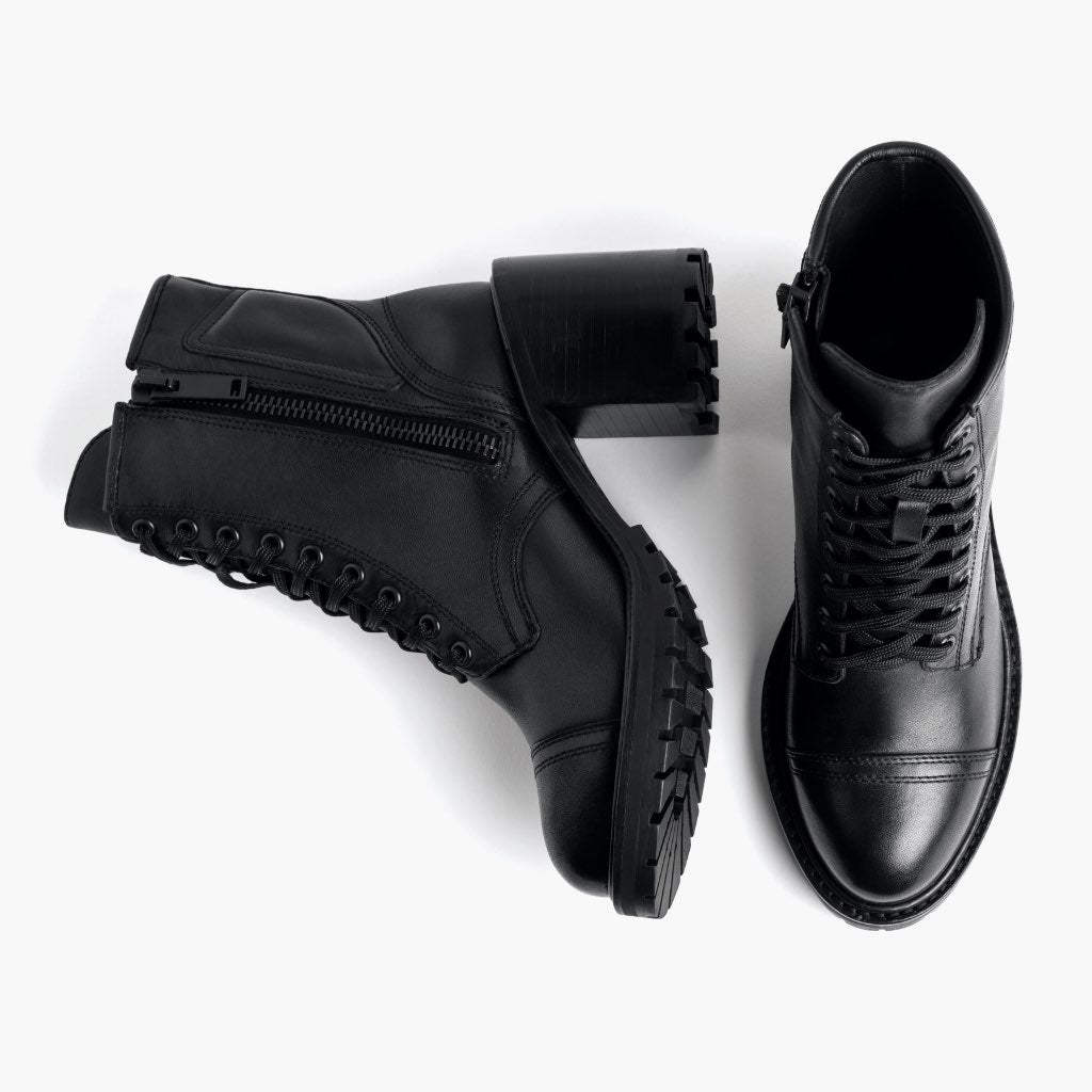 High-Traction Rubber Outsole & Lug Tread Pattern on Rebel 经典黑 真皮工装靴马丁靴 女士