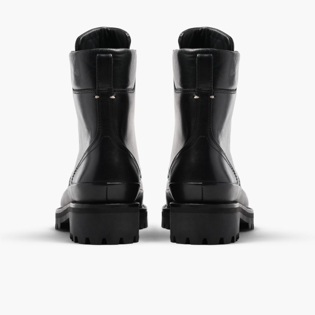 High-Traction Rubber Outsole & Lug Tread Pattern on Ryder 经典黑 真皮工装靴马丁靴 女士