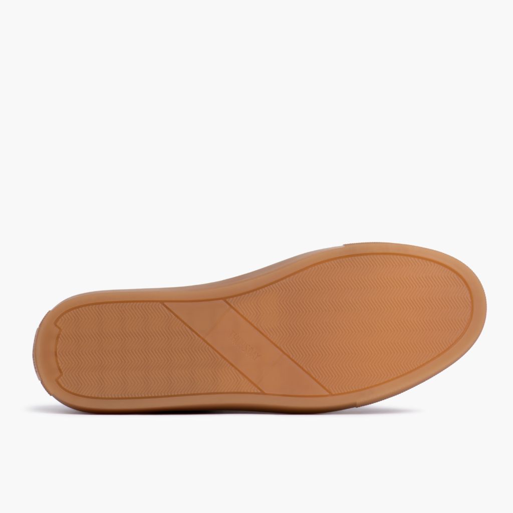 High-Traction Rubber Outsole & Lug Tread Pattern on Premier Low Top Camel 真皮休闲板鞋运动鞋 女士