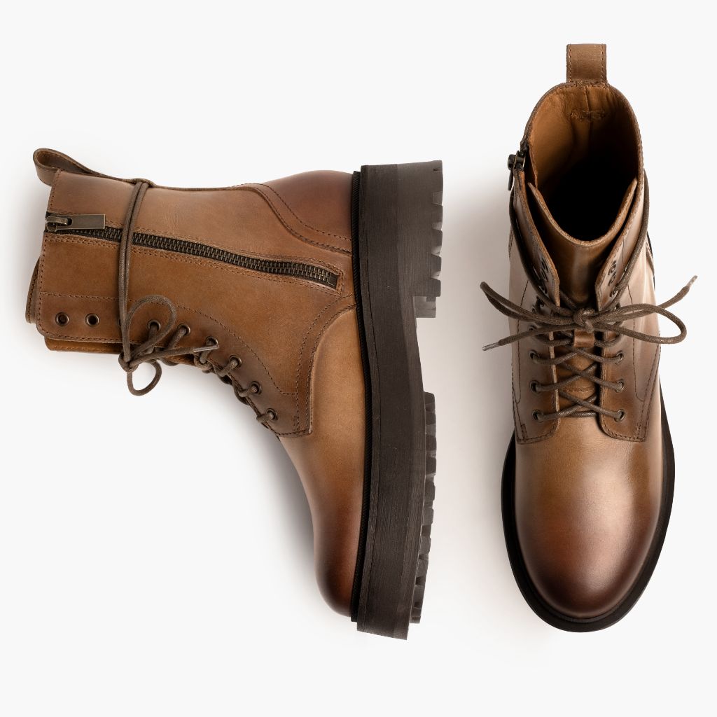 High-Traction Rubber Outsole & Lug Tread Pattern on Quest Natural 真皮工装靴马丁靴 女士