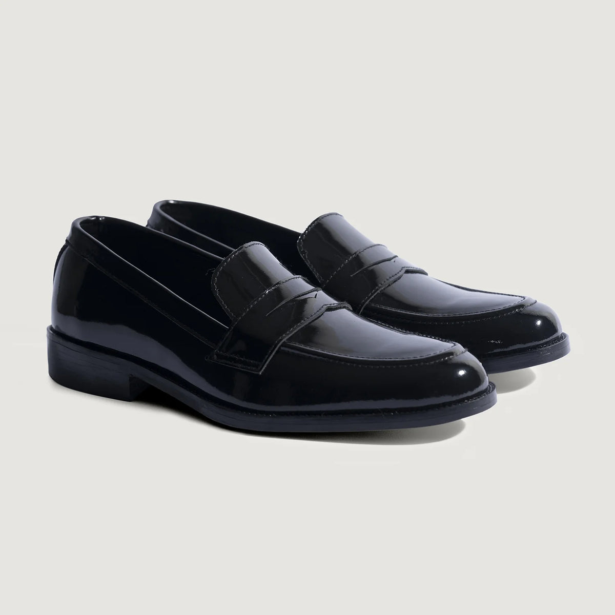 Baxton 经典黑 Patent 真皮乐福鞋 男士 For Men in Patent Black Full-Grain Leather - 侧面轮廓视角 | 官方商城选购