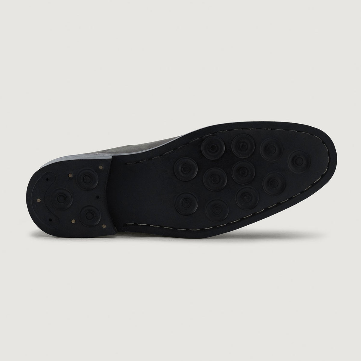 Clarkson Chelsea Grey Nubuck 真皮工装靴马丁靴 - StudGuard 男士 - 加固鞋跟护壁与高密度双排走线细节