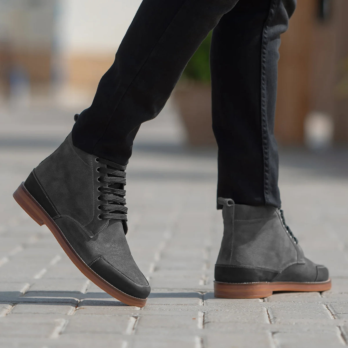 Distressed Grey Goatskin Suede Leather Boots - 固特异沿条缝制工艺与鞋头细节