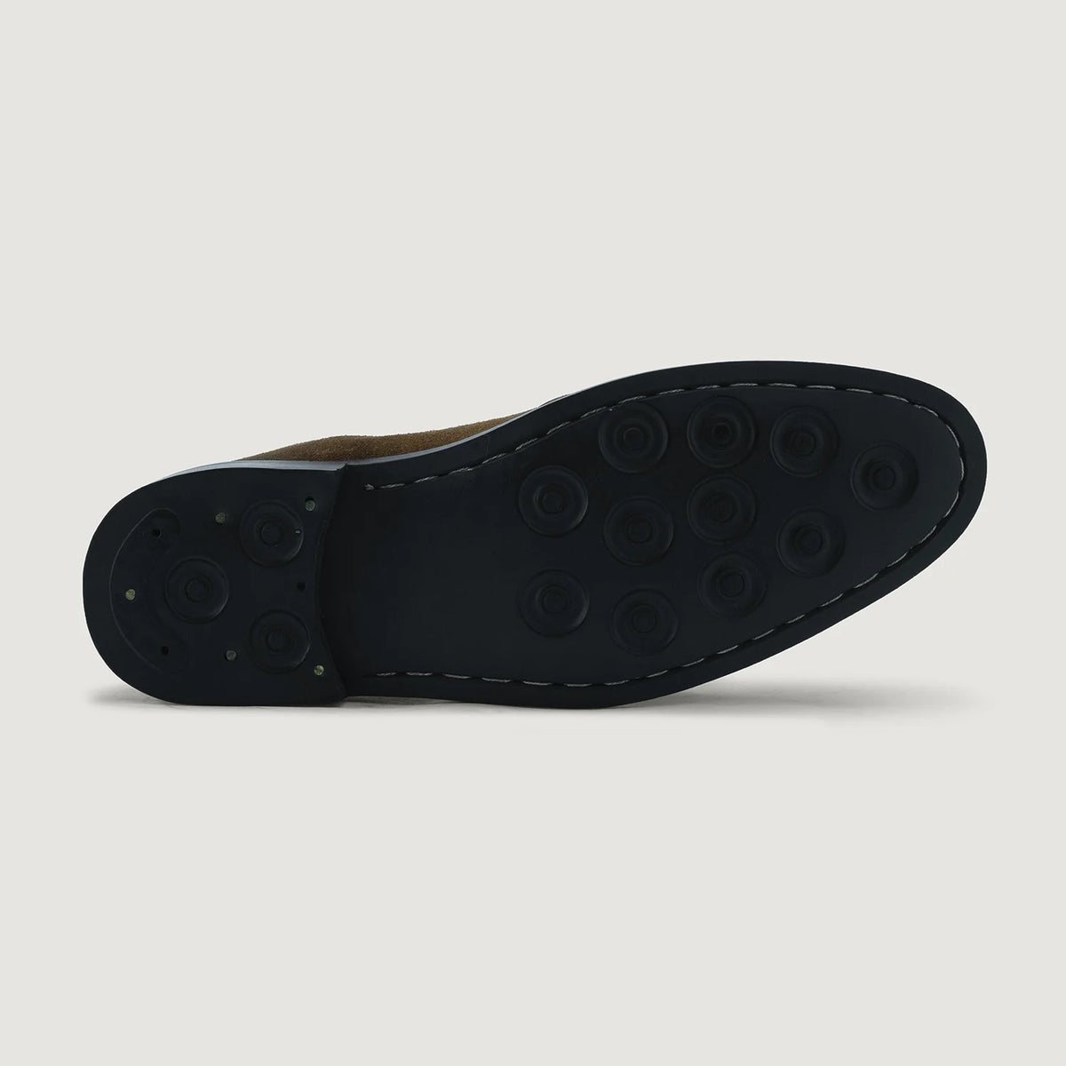 High-Traction Rubber Outsole & Lug Tread Pattern on Clarkson Chelsea 复古棕 Suede 真皮工装靴马丁靴 - StudGuard 男士
