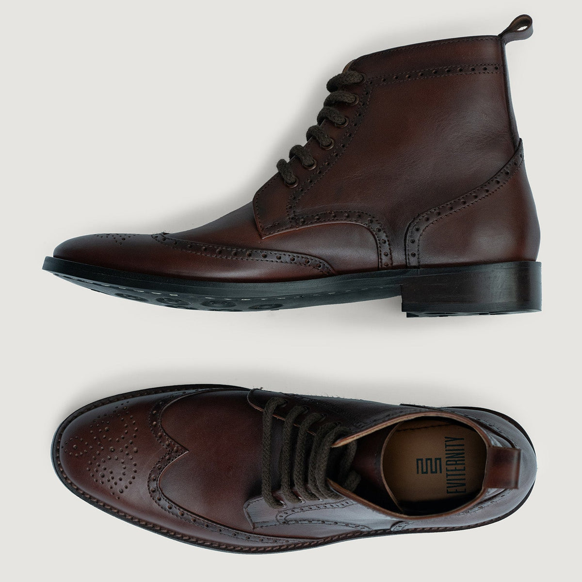 Duster Brogues Derby 复古棕 Burnished 真皮工装靴马丁靴 - StudGuard 男士 - 展现立体袖型与合身版型的侧身视角