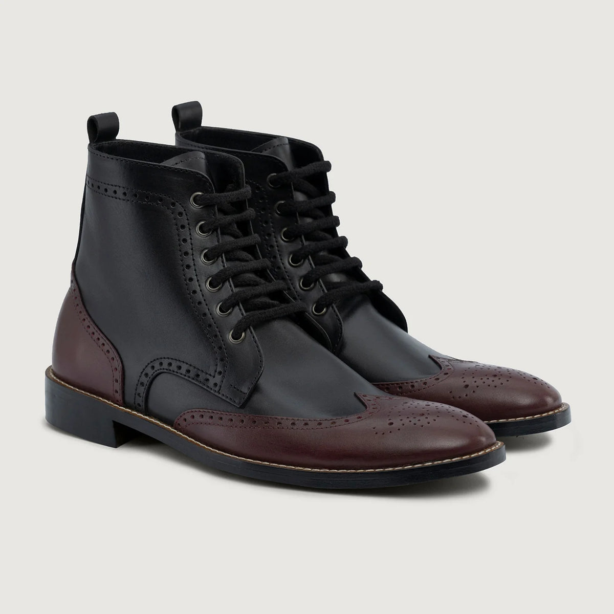 Duster Brogues Derby Maroon Black Leather Boots StudGuard For Men in Black and Maroon Full-Grain Leather - 正面版型与定制立体剪裁轮廓 | 官方商城选购