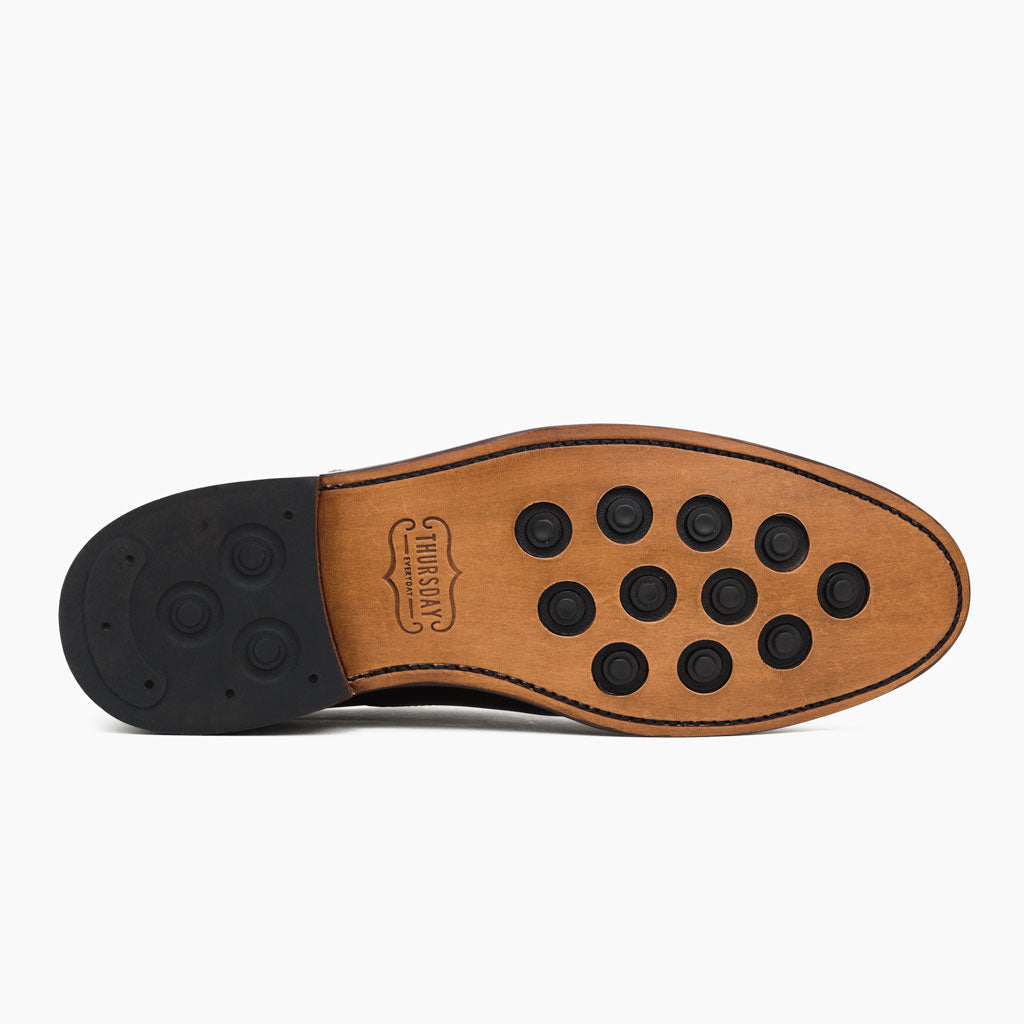 High-Traction Rubber Outsole & Lug Tread Pattern on Cavalier 经典黑 真皮工装靴马丁靴 男士