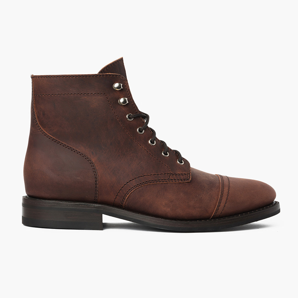 Classic Full-Grain leather Boots - 固特异沿条缝制工艺与鞋头细节