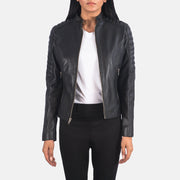 
Adalyn 菱格压线 经典黑 真皮机车皮衣 女士 in Black Sheepskin Leather - 正面版型与定制立体剪裁轮廓 | 官方商城选购