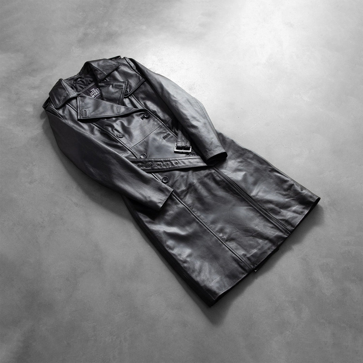 
模特上身效果： Alice Black Double Breasted Leather Coat 模特试穿展示（自然光垂坠质感）