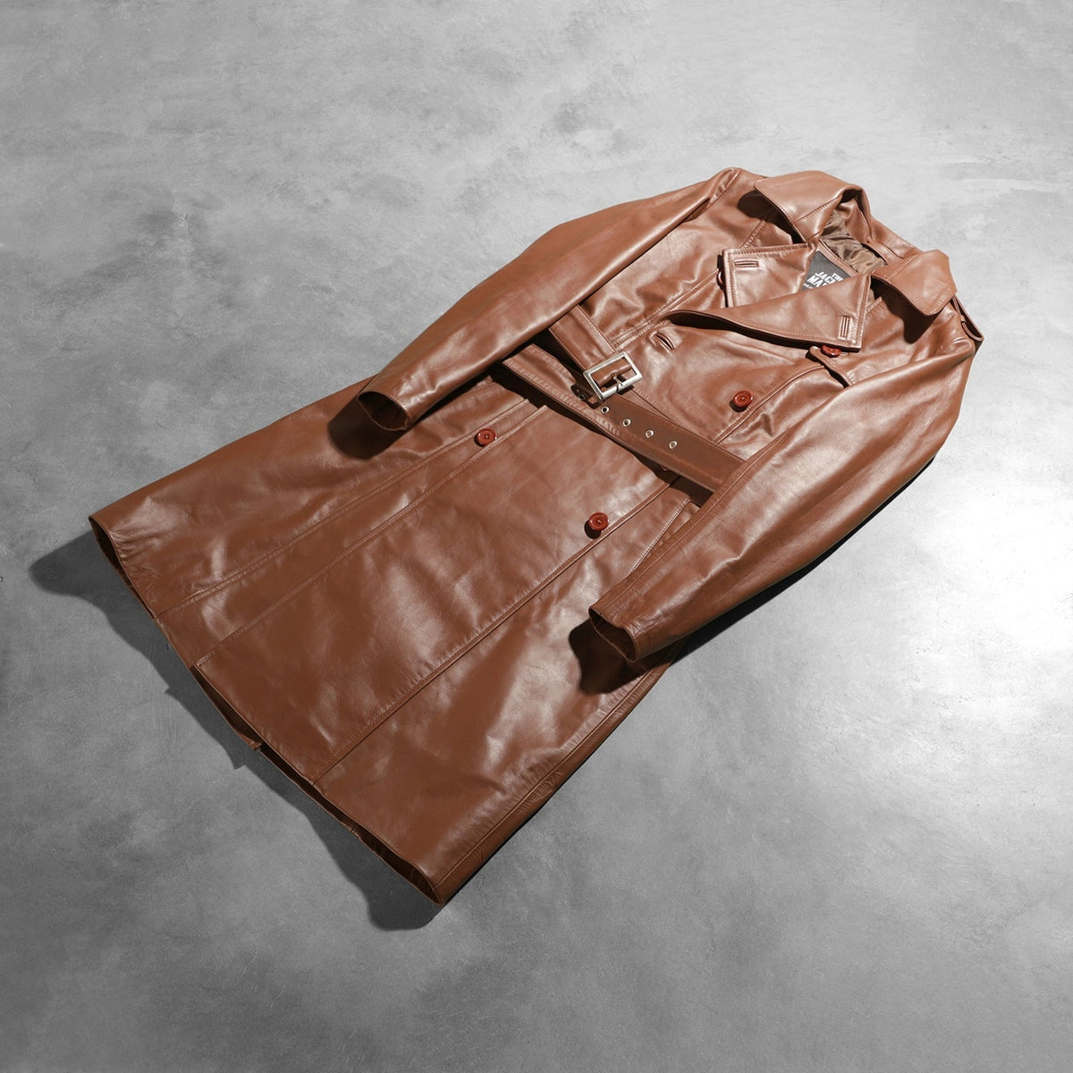 Styled Fit Perspective of Women's Alice 棕色 Double Breasted 真皮大衣 女士 on Model - Natural Daylight Drape