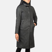 
Distressed Black Sheepskin Leather Aviator Jacket - 展现肩线贴合与利落下摆的背部视角