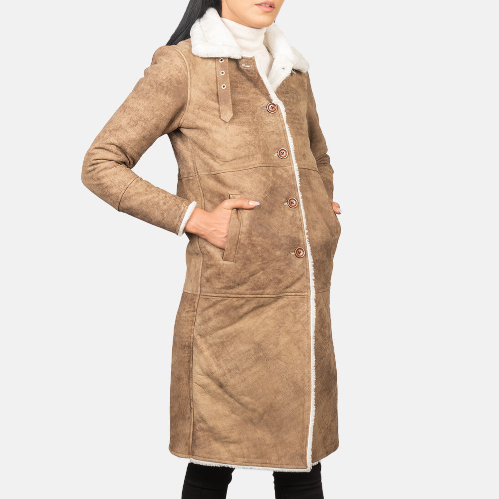 
Distressed Brown Sheepskin Leather Aviator Jacket - 展现肩线贴合与利落下摆的背部视角