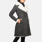 
Amie Black Double Breasted Shearling Coat - 展现立体袖型与合身版型的侧身视角