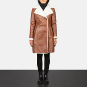 
Amie Brown Double Breasted Shearling Coat in Brown Sheepskin Burnishing - 正面版型与定制立体剪裁轮廓 | 官方商城选购