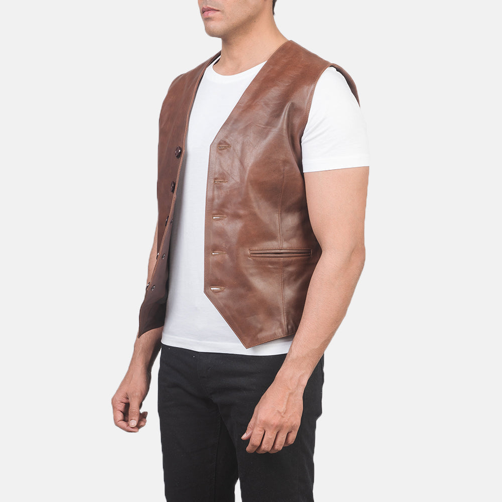 
Brown Cowhide leather Vest - 展现肩线贴合与利落下摆的背部视角