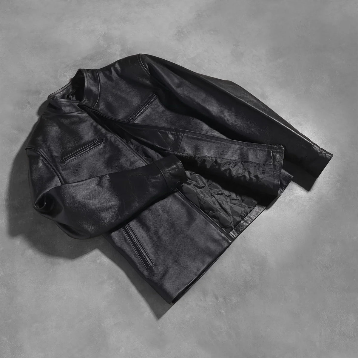 Styled Fit Perspective of Austere Matte 黑色 真皮机车夹克 男士 on Model - Natural Daylight Drape