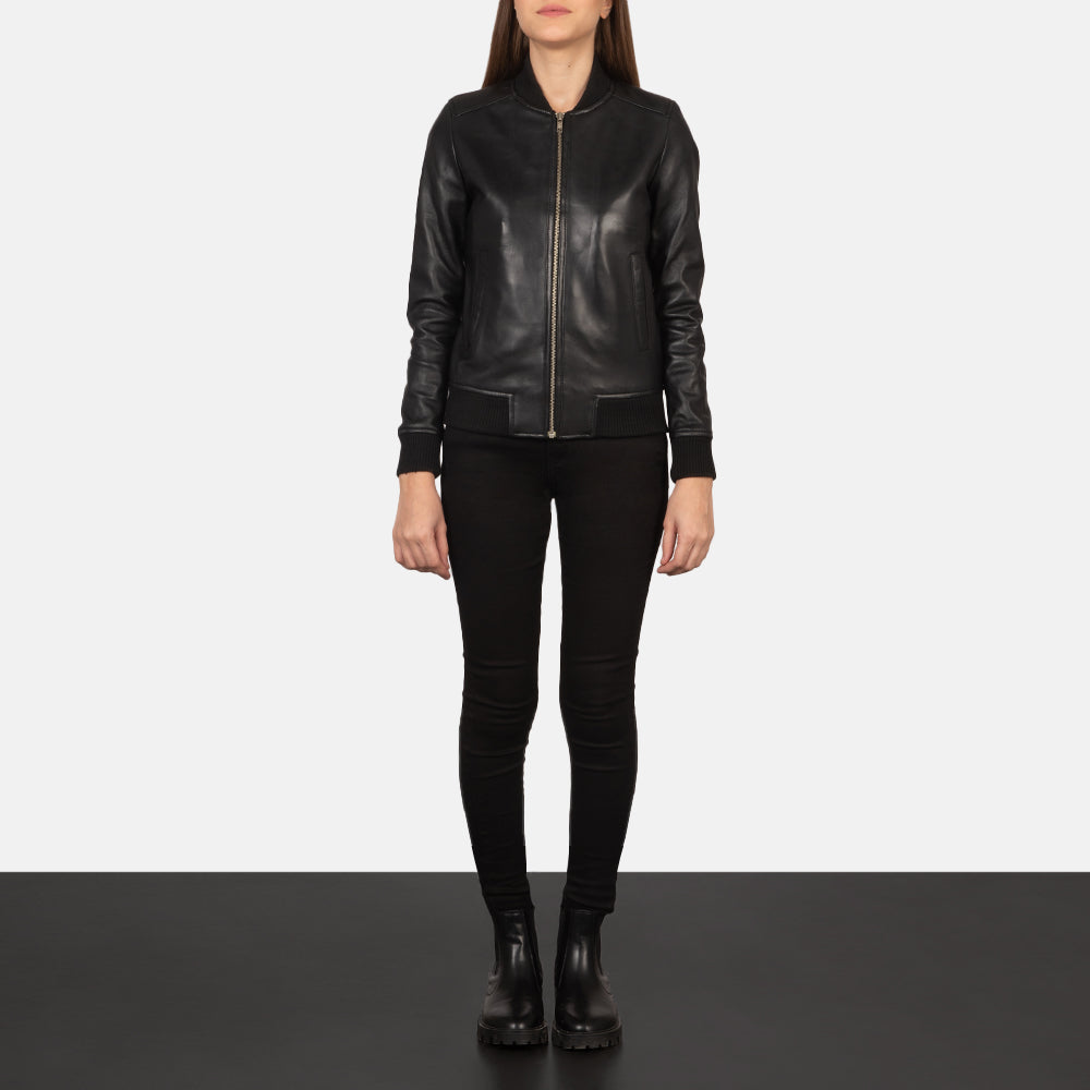 Women's Bliss 黑色 真皮飞行员夹克 女士 - Lateral Side Profile View Showing Sleeve Cut &amp; Athletic Taper Fit