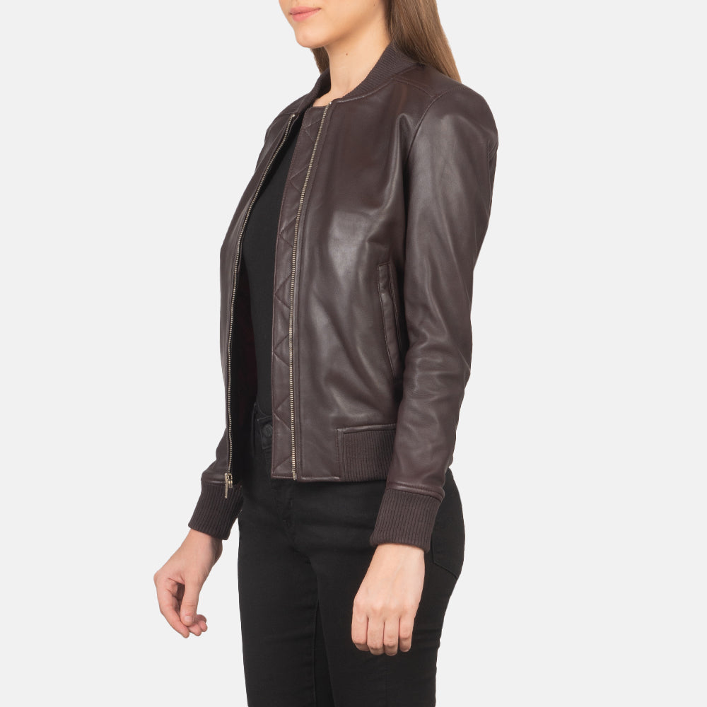 
Maroon Sheepskin Leather Bomber Jacket - 展现肩线贴合与利落下摆的背部视角