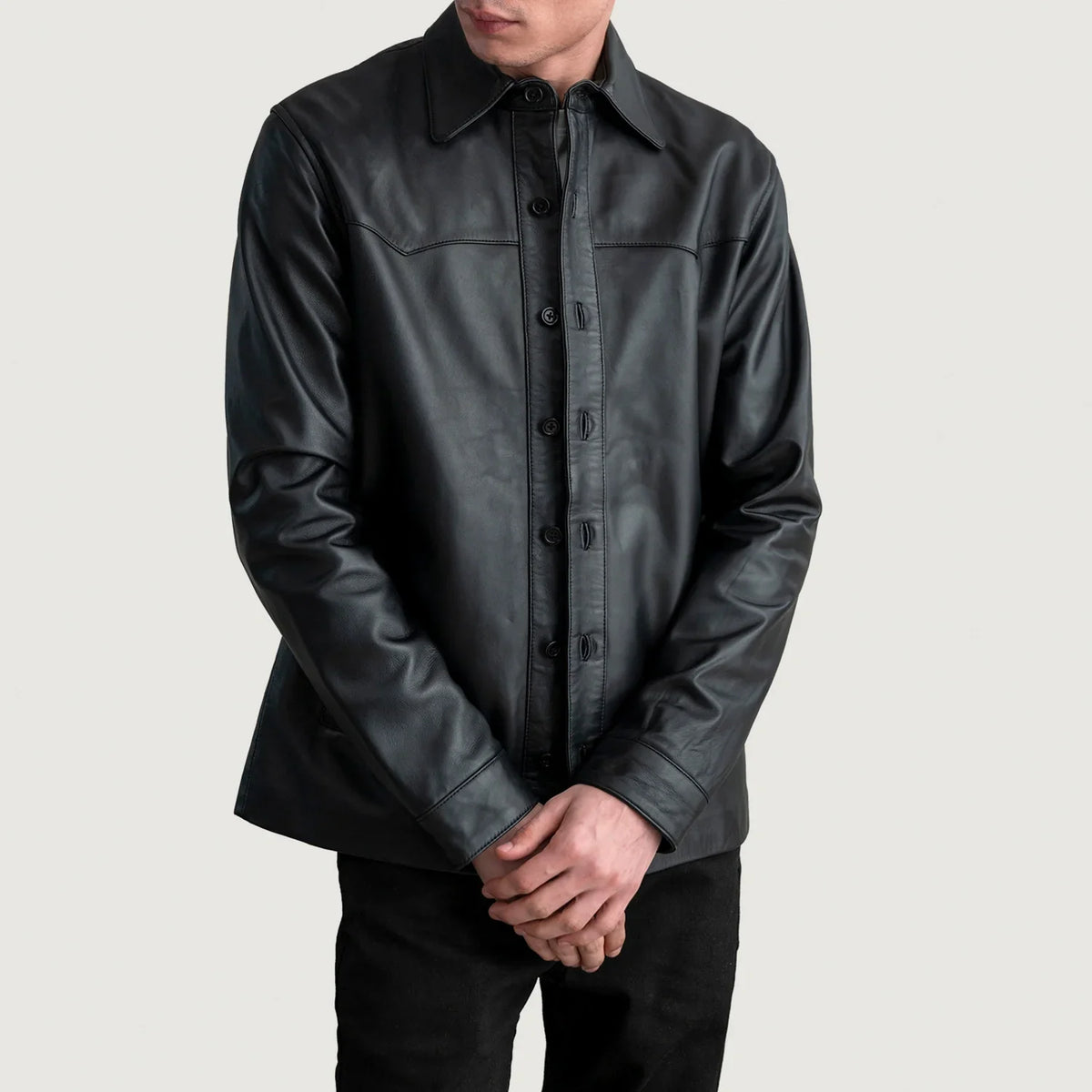 
Bronco 经典黑 Leather Shirt 男士 in Black Sheepskin Leather - 正面版型与定制立体剪裁轮廓 | 官方商城选购