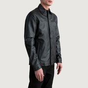 
Black Sheepskin leather Jacket - 展现肩线贴合与利落下摆的背部视角
