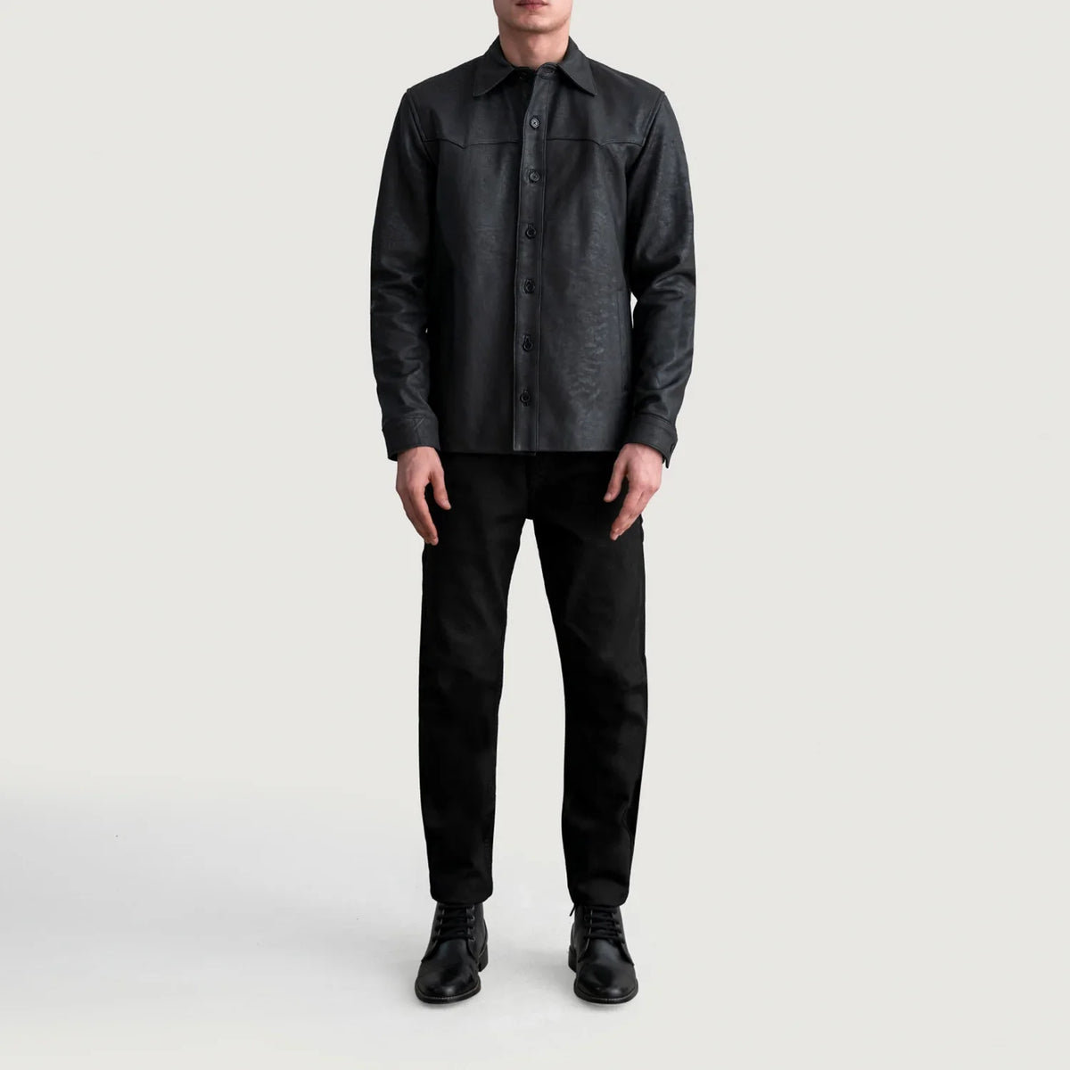 
细节特写 of Shirt & Buttons Hardware on Bronco Tumbled 经典黑 Leather Shirt 男士