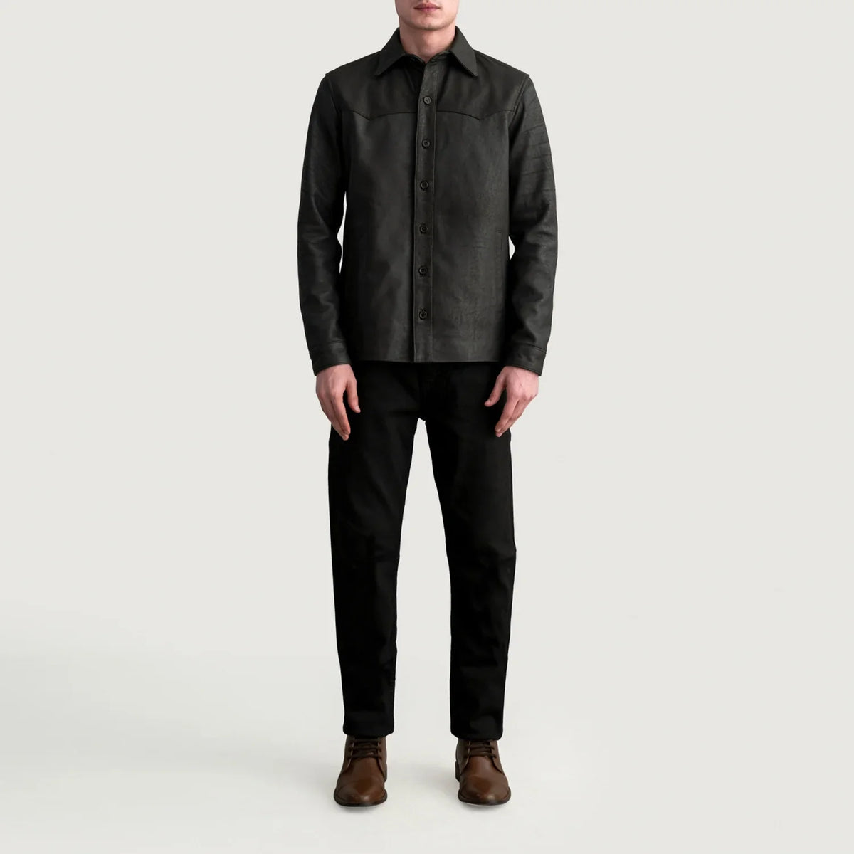 
细节特写 of Shirt & Buttons Hardware on Bronco Tumbled 复古棕 Leather Shirt 男士