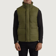 Close-Up Detail of Classic Collar &amp; Zipper With Placket Hardware on Bryan Green Puffer Vest 男士