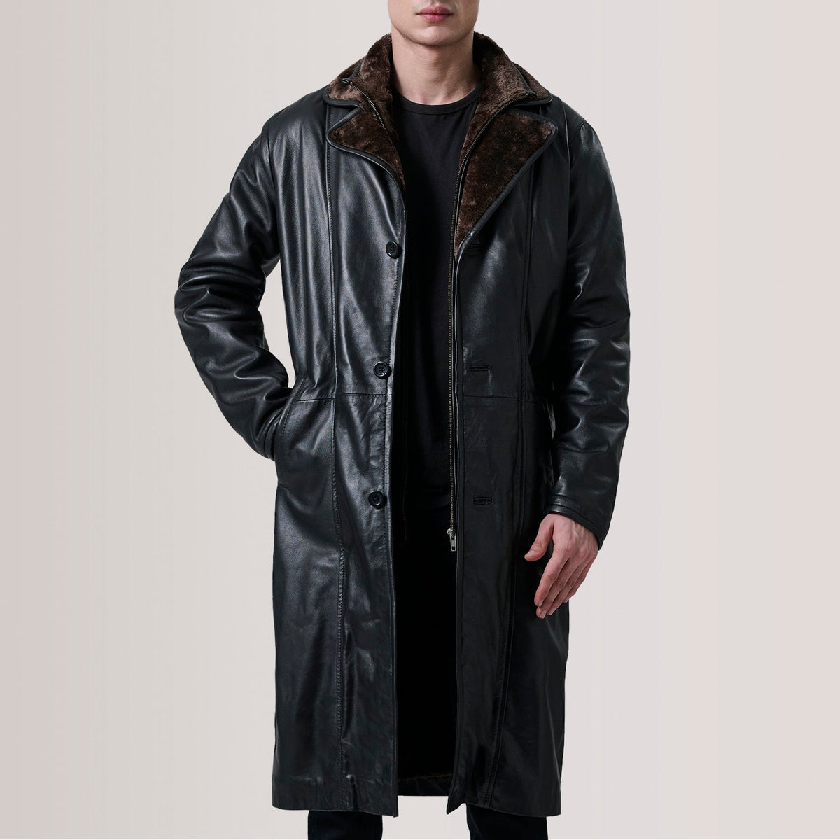 Cai 黑色 Leather Shearling 真皮大衣 男士 For Men in Black Sheepskin Leather - Front Profile View &amp; Tailored Silhouette | Buy Online