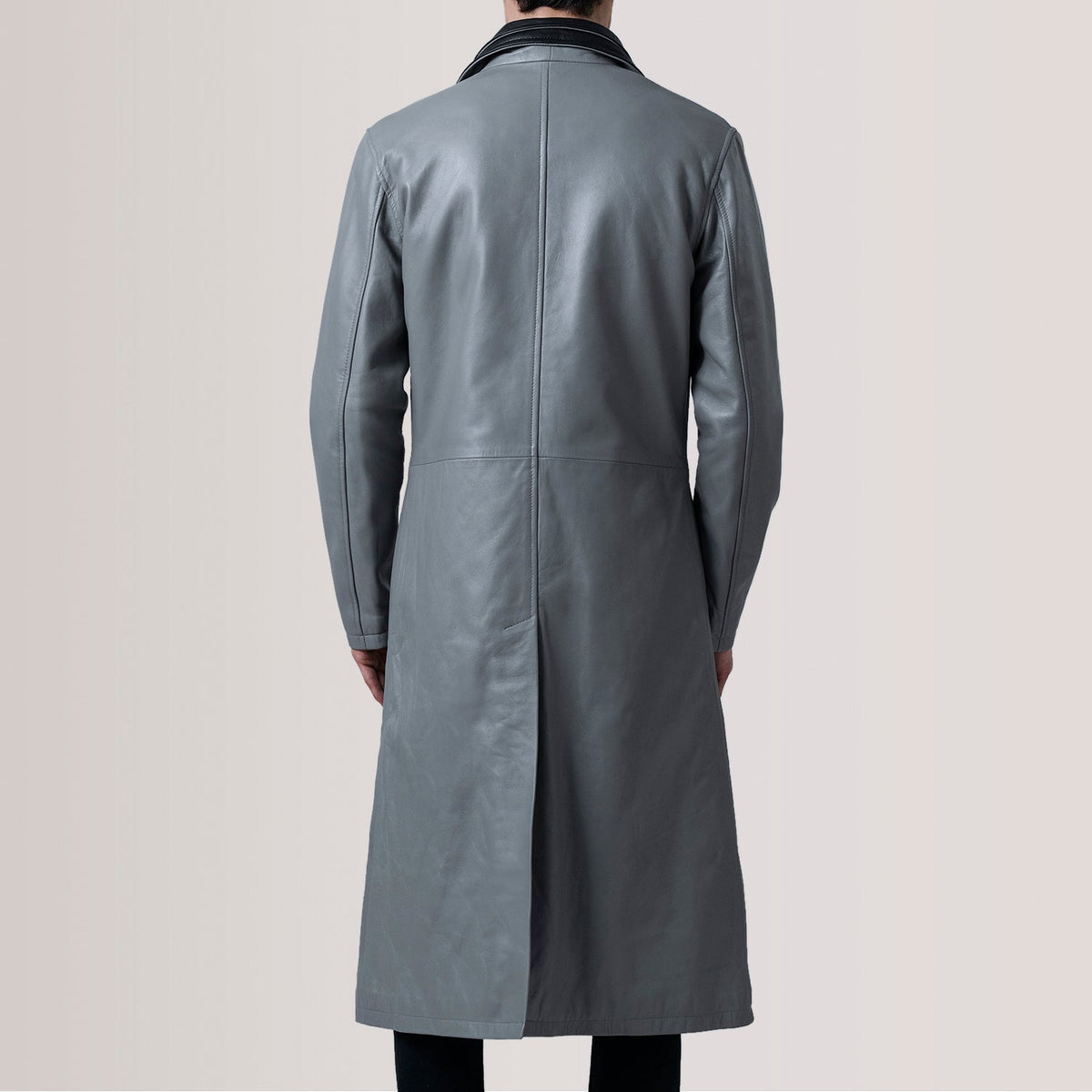 
细节特写 of Notch & Button Hardware on Charlton Grey Leather Single Breasted 真皮大衣 男士 For Men