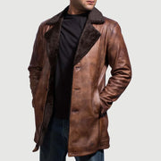 
Distressed Brown Sheepskin Burnishing Winter Jacket - 展现肩线贴合与利落下摆的背部视角