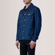 
Conard Dark 深海蓝 Denim Trucker 真皮夹克 男士 For Men - 展现立体袖型与合身版型的侧身视角