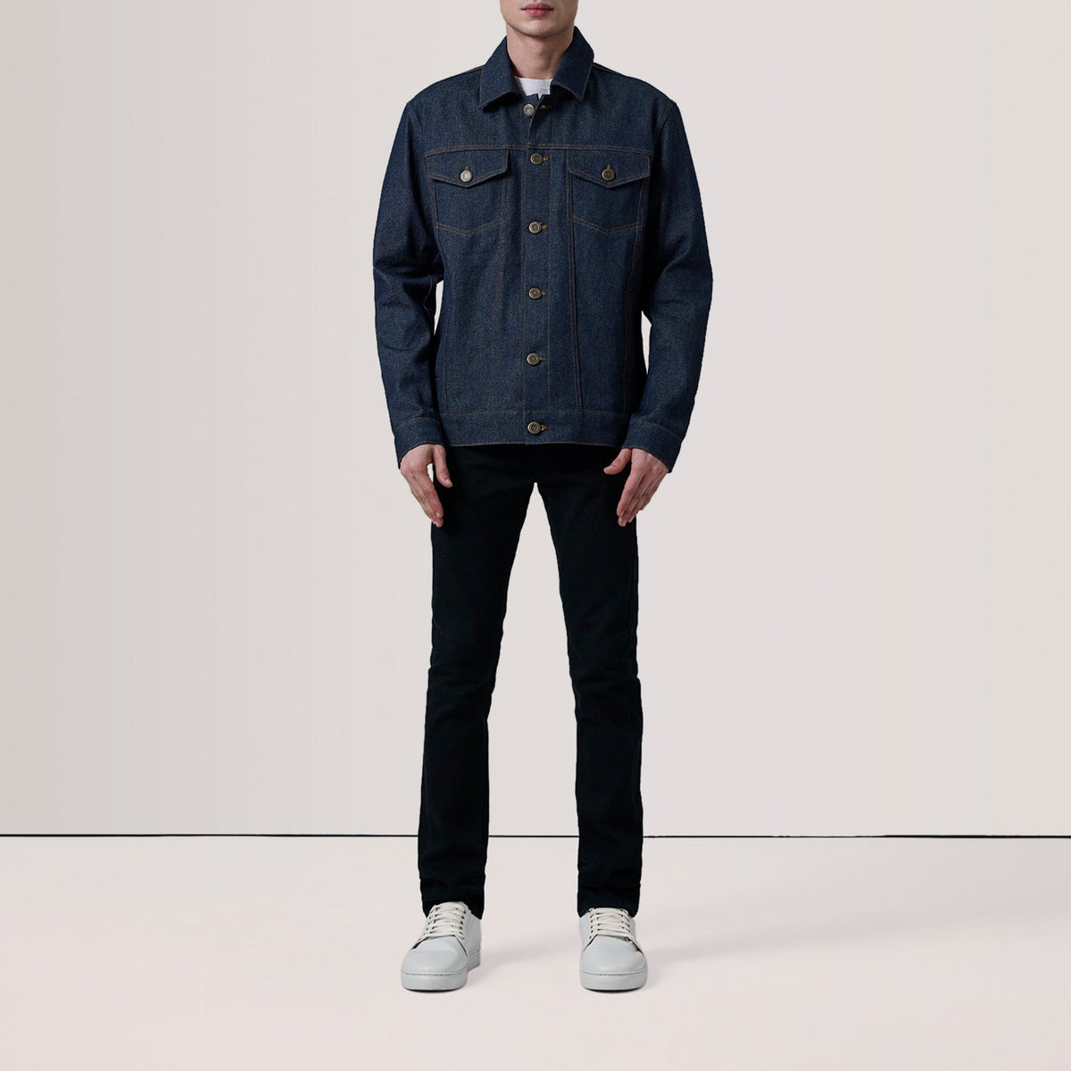 
Indigo Blue Full-Grain leather Jacket - 展现肩线贴合与利落下摆的背部视角