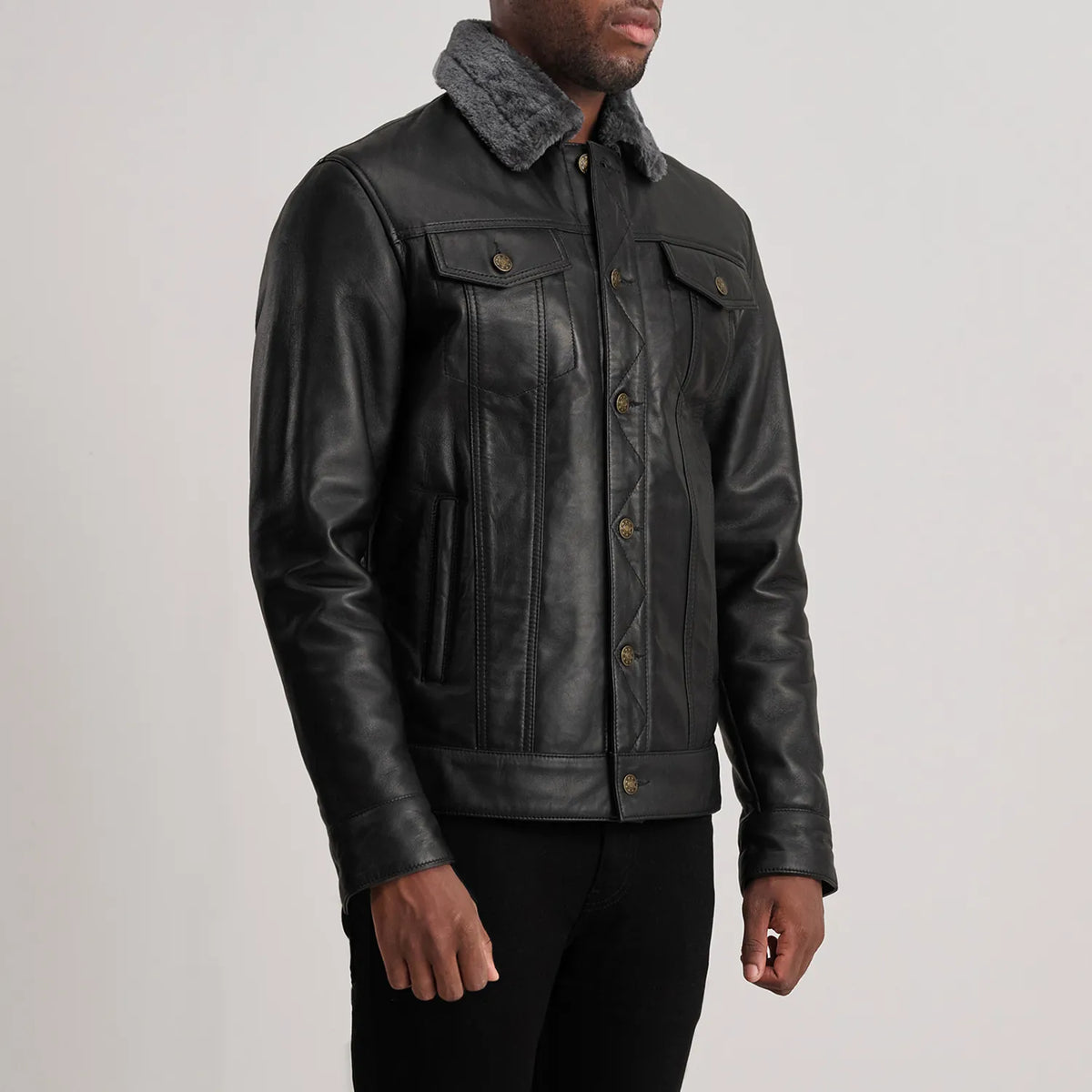 
Black Sheepskin Leather Aviator Jacket - 展现肩线贴合与利落下摆的背部视角
