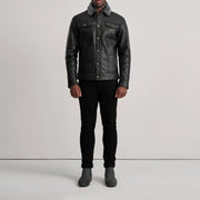 
Dallis 经典黑 Leather Shearling Trucker 真皮夹克 男士 - 展现立体袖型与合身版型的侧身视角