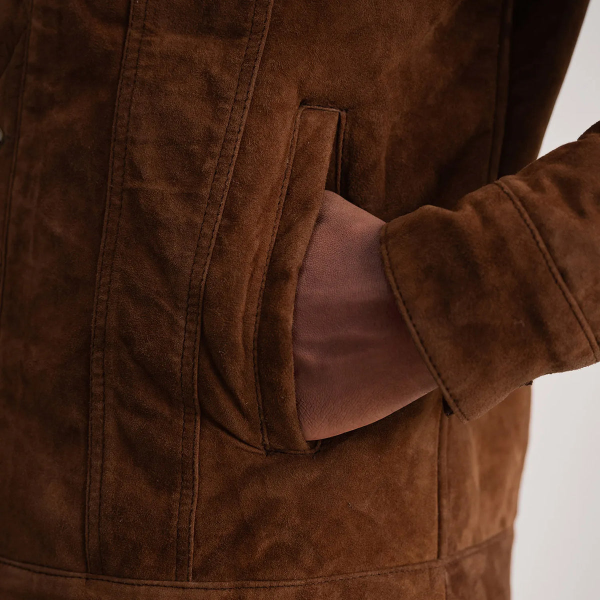 
内衬展示 Showing Fully Faux Fur Lined & 内部双侧实用暗袋