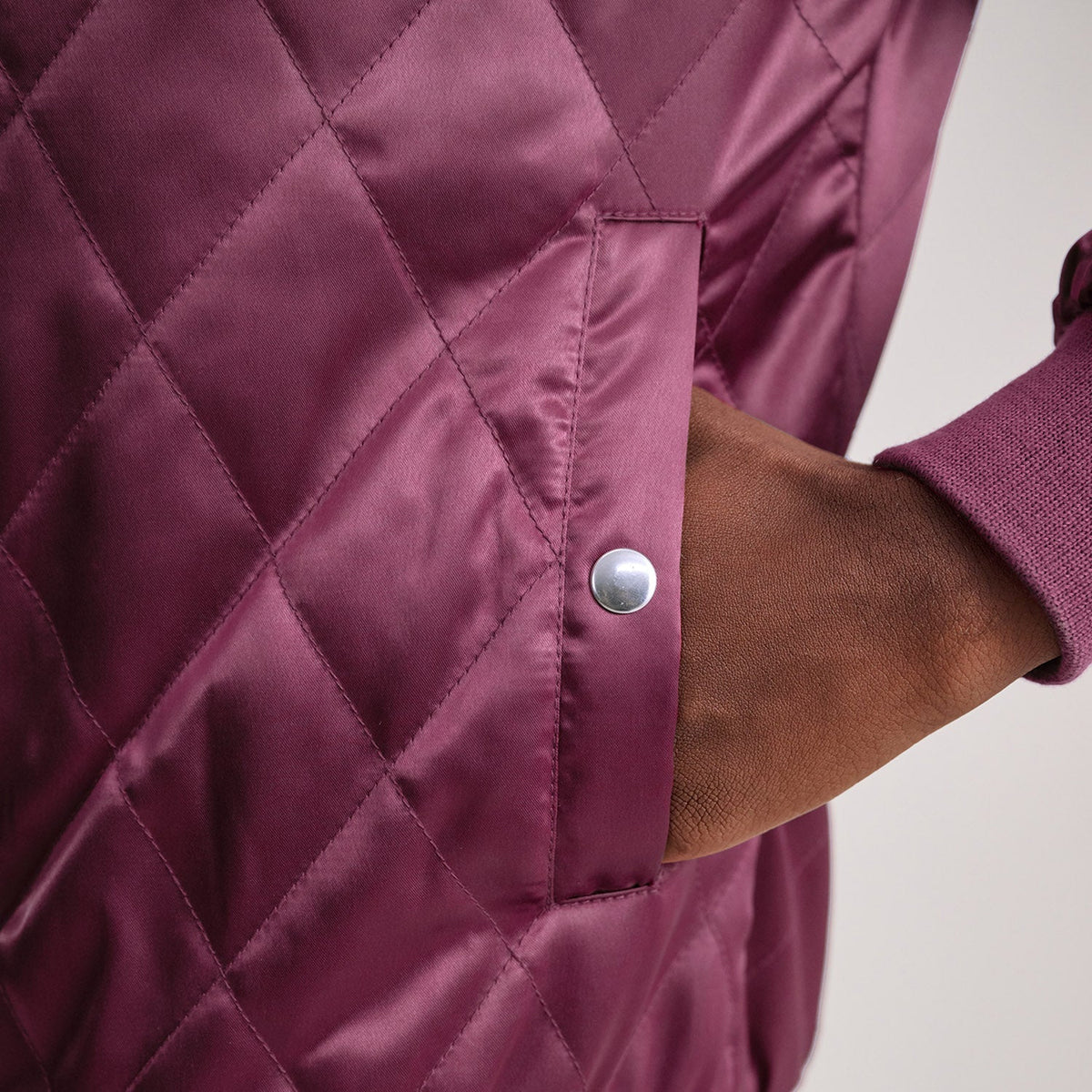 
内衬展示 Showing Polyester Lining & 内部双侧实用暗袋