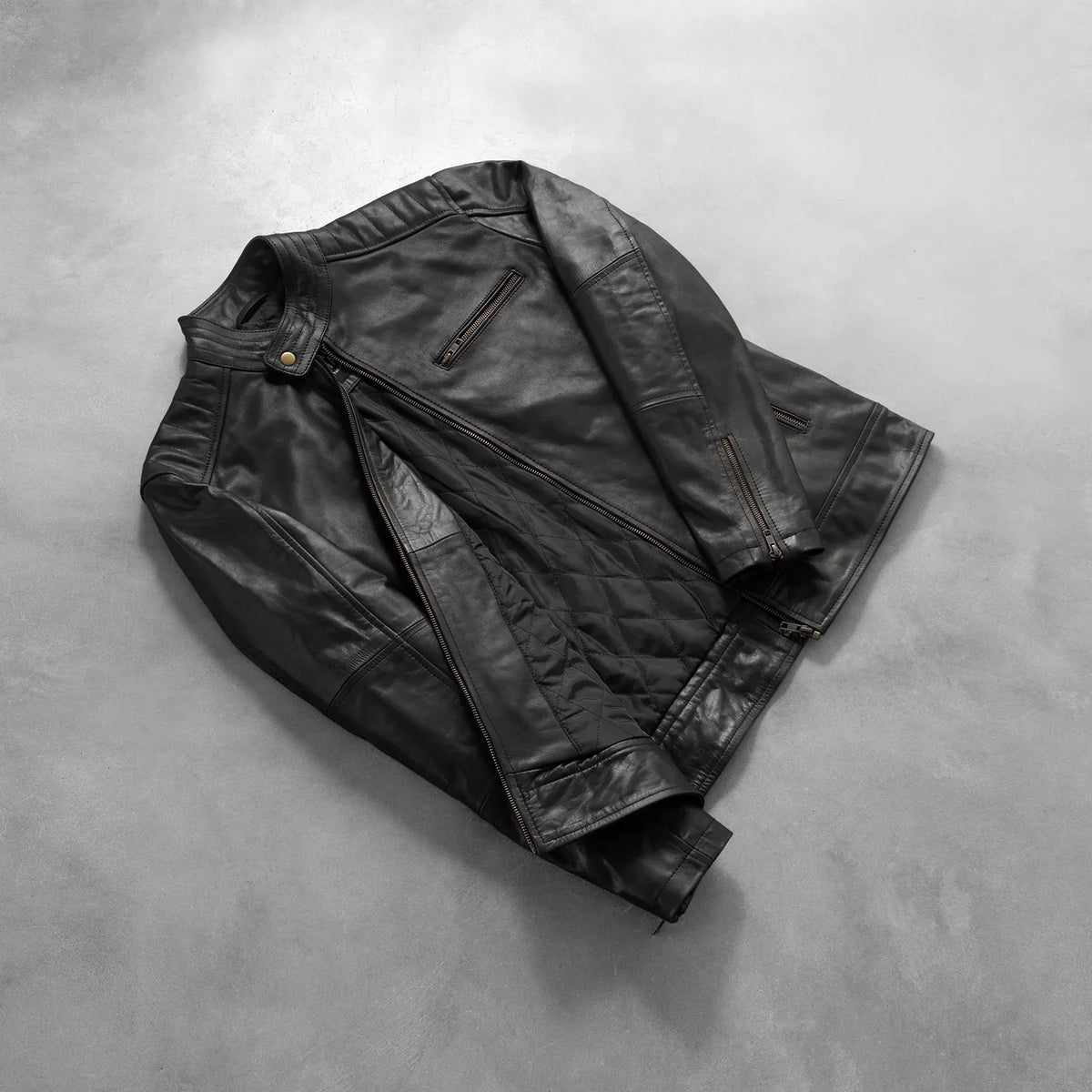 Styled Fit Perspective of Dean 黑色 真皮机车夹克 男士 on Model - Natural Daylight Drape