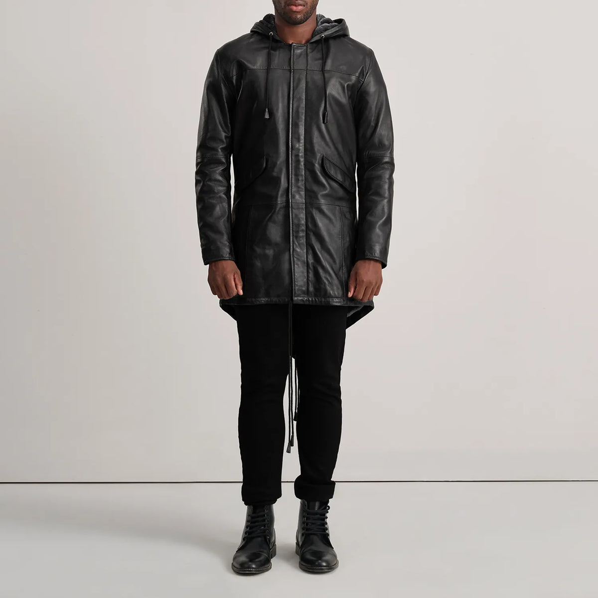
Delvin Tan Leather Parka - 展现立体袖型与合身版型的侧身视角