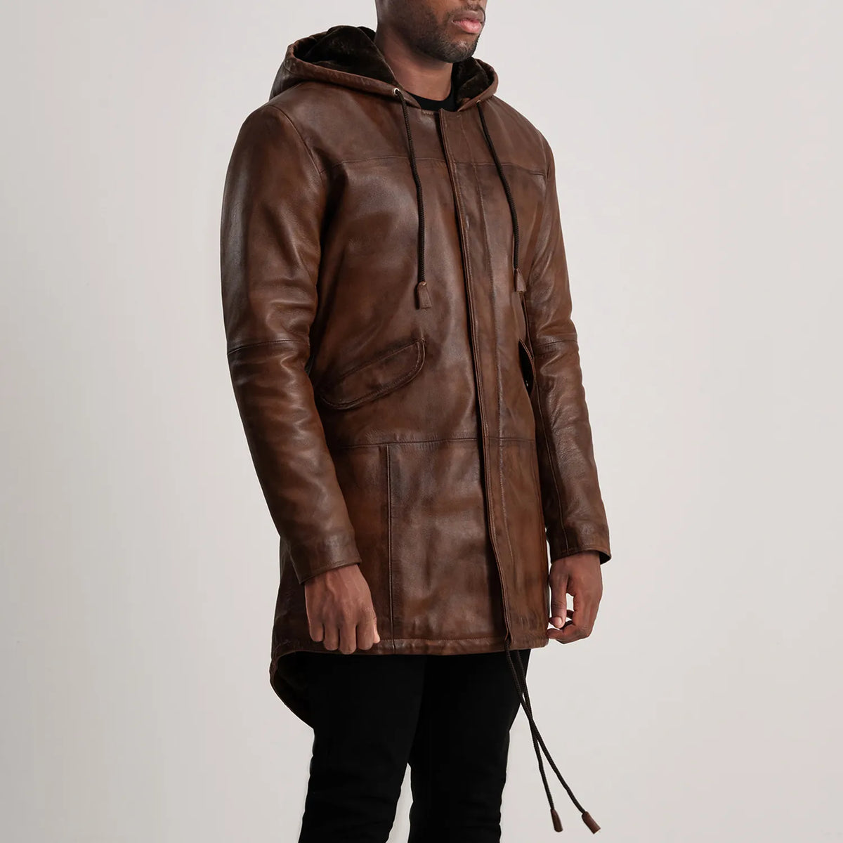 
模特上身效果： Delvin Tan Leather Parka 模特试穿展示（自然光垂坠质感）