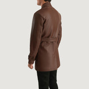 Close-Up Detail of High neck with Belt &amp; Snap button Hardware on Dolf 棕色 真皮夹克 男士